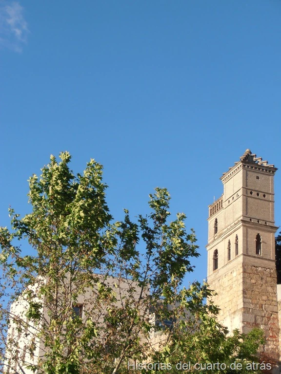 Torre neoarabe en la peña Celestina en Salamanca